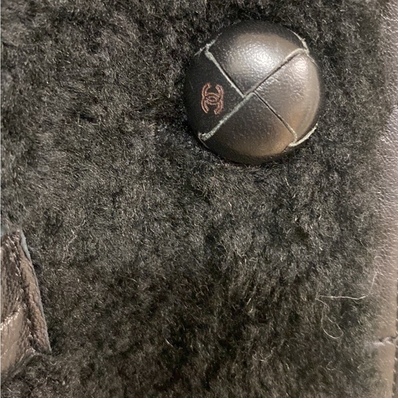 Chanel
Shearling jacket - Picture 4 of 15